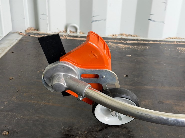 #6022-•-stihl-fc56-edger-image-7