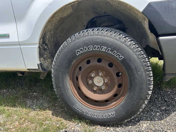 2014-ford-f150-xl-image-4