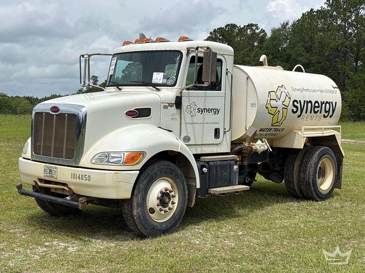 2017-peterbilt-337-image-1