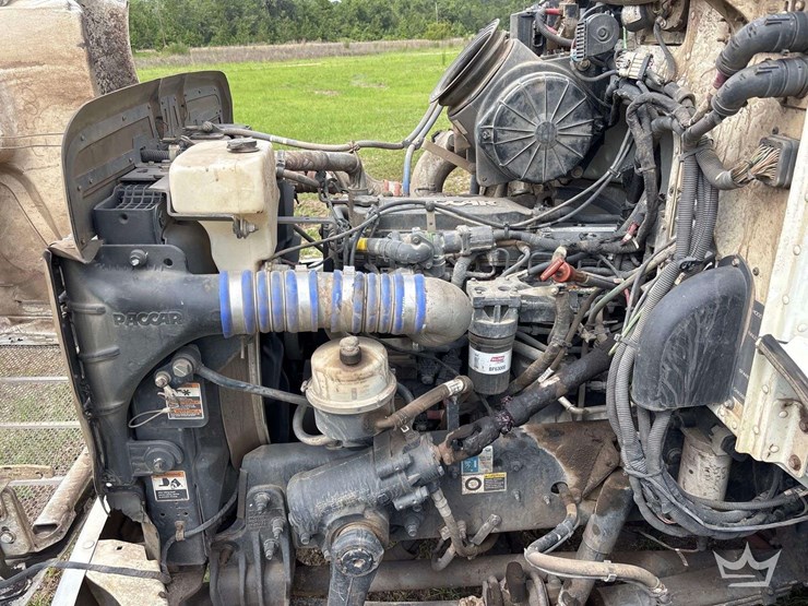 2017-peterbilt-337-image-15