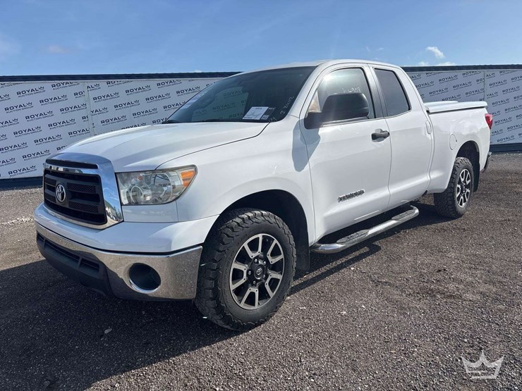 2011-toyota-tundra-image-1
