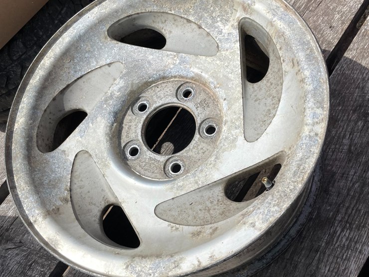 #2161-•-(2)-17"-aluminium-rims-image-6