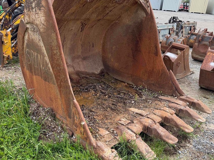 64”-excavator-toothed-bucket-image-1