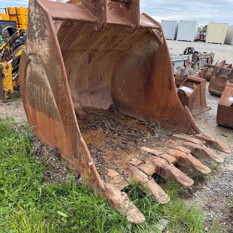 64” Excavator Toothed Bucket