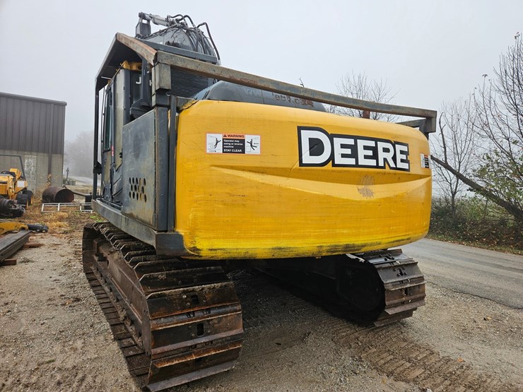 2010-deere-200d-lc-image-8