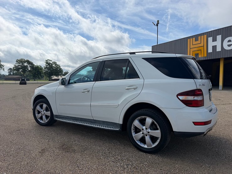 2010-mercedes-benz-ml350-image-3