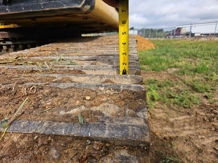 2017-caterpillar-336f-image-80