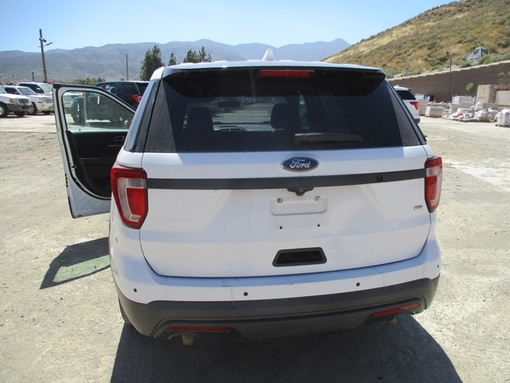 2017-ford-explorer-image-14