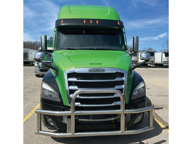 2021-freightliner-cascadia-126-image-3