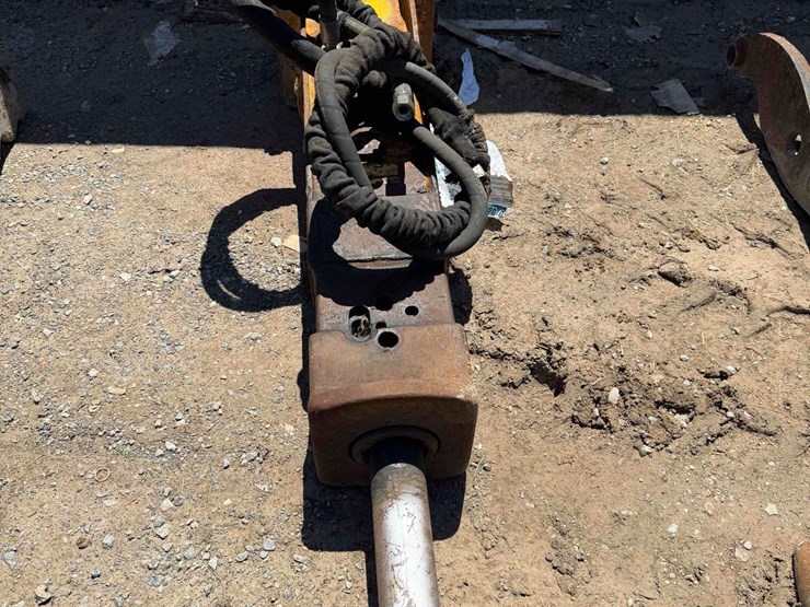 indeco-hydraulic-hammer-attachment-image-1