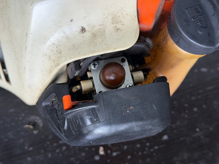 #6062-•-stihl-fs55-edger-image-6