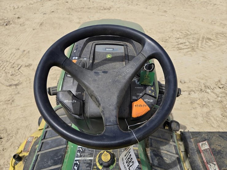 john-deere-x320-image-10