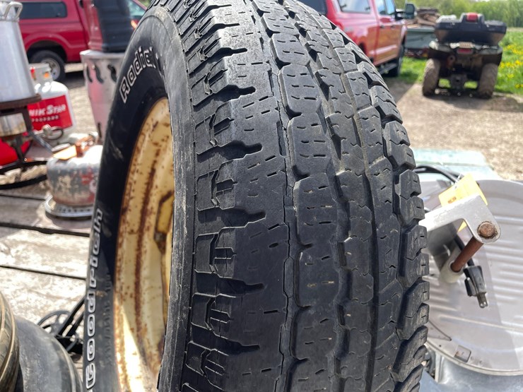 #2136-•-(1)-bfgoodrich-trailer-tire-image-3