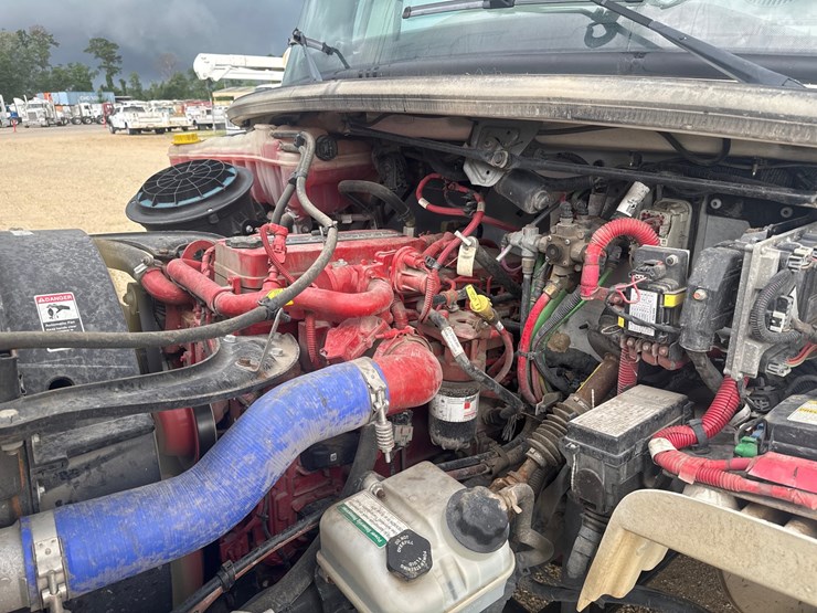 2020-freightliner-m2-106-image-61