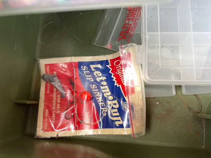 #2132-•-plano-tackle-box,-minnow-bucket,-and-oddspro-rubber-net-image-6
