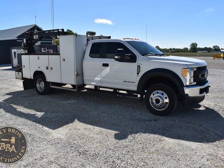 2017-ford-f550-xl-image-10