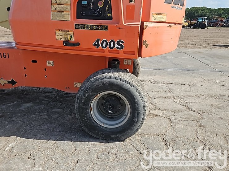 2018-jlg-400s-image-16