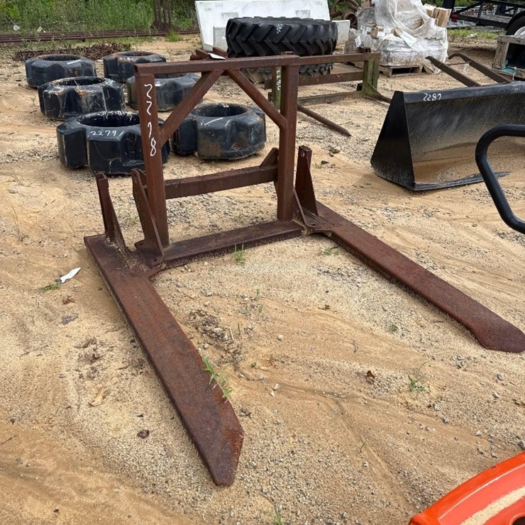 2278 - 3PT HITCH HEAVY DUTY HAY FORKS