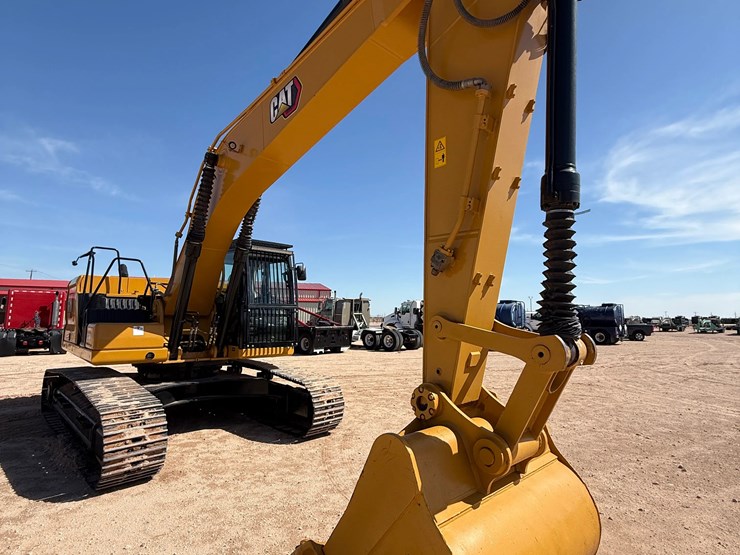 2023-caterpillar-330-image-7