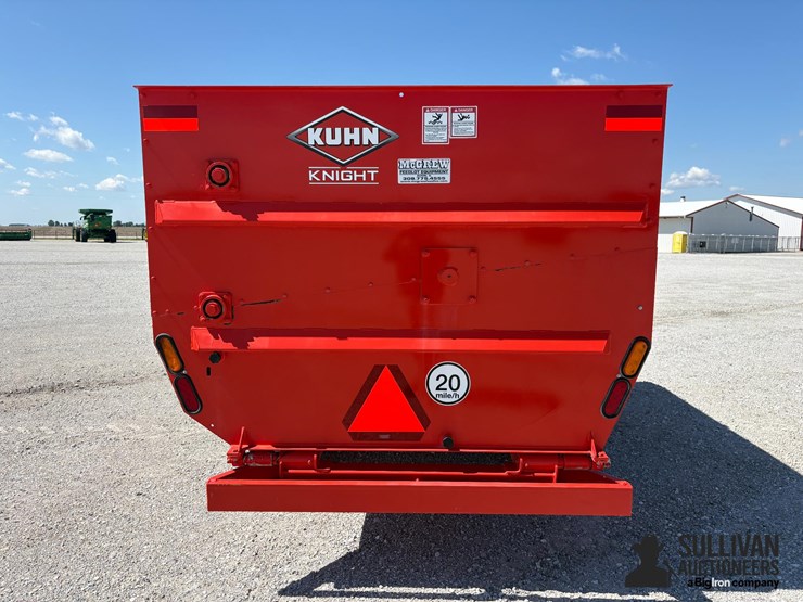 kuhn-knight-reel-auggie-ra130-feeder-wagon-image-6