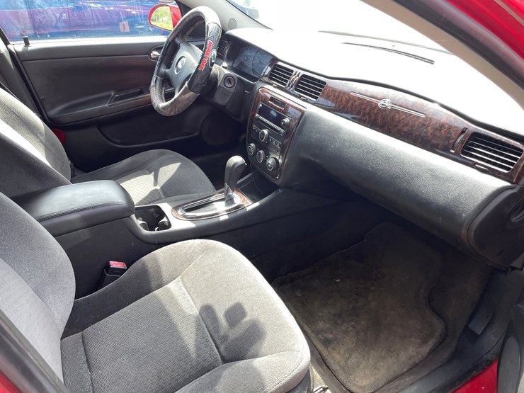 #2101-•-2013-chevy-impala-(has-wi-title)-image-24