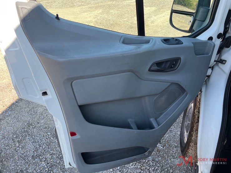 2019-ford-transit-image-18
