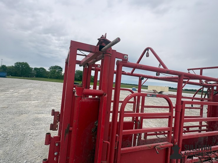 stronghold-cattle-chute-image-13