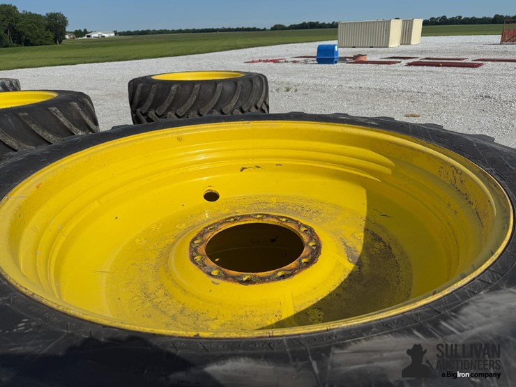 john-deere-12-image-6