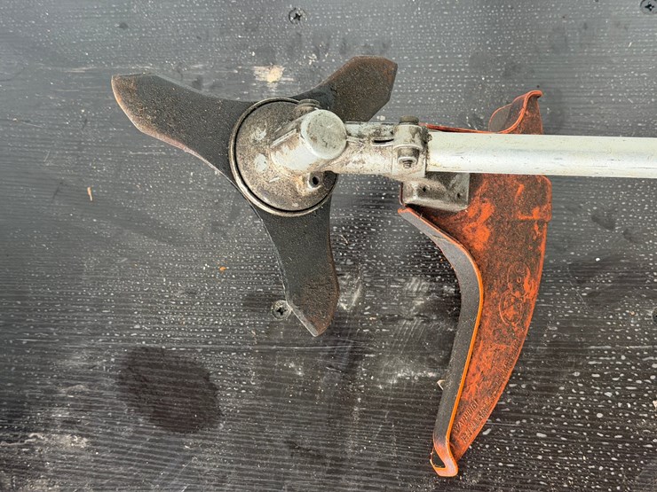 #6062-•-stihl-fs55-edger-image-2