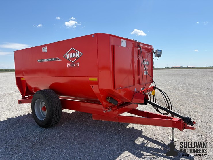 kuhn-knight-reel-auggie-ra130-feeder-wagon-image-3