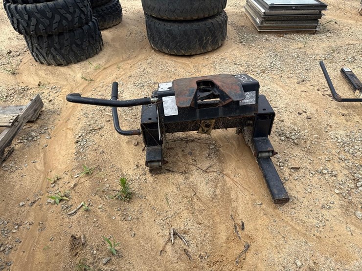 2255---truck-bed-5th-wheel-hitch-image-3