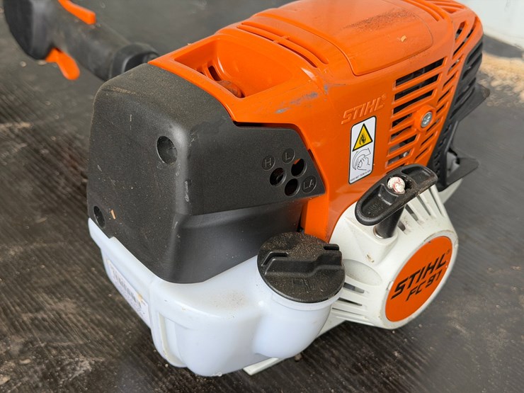 #6024-•-stihl-fc91-edger-image-5