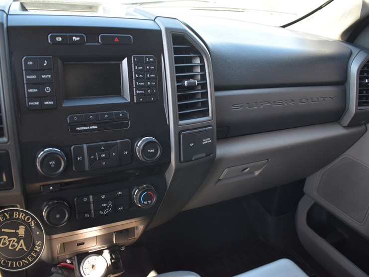 2017-ford-f550-xl-image-21