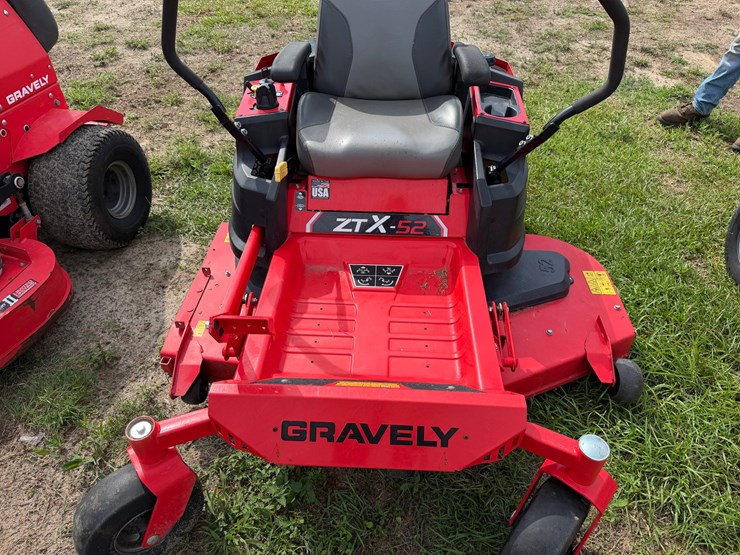 #6007-•-gravely-52"-ztx52-zero-turn-lawnmower-image-9