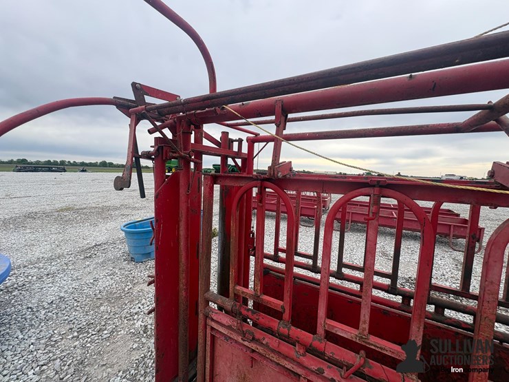stronghold-cattle-chute-image-10