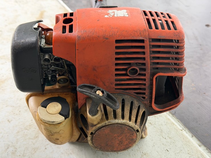 #6051-•-stihl-string-trimmer-image-2