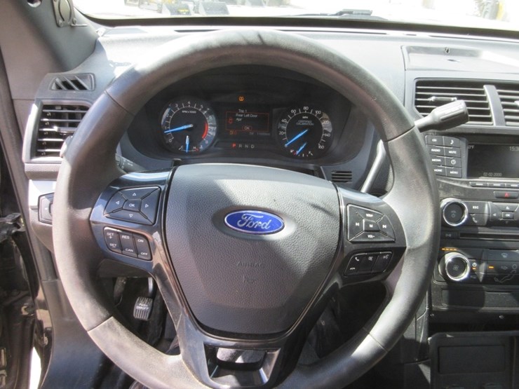 2017-ford-explorer-image-10