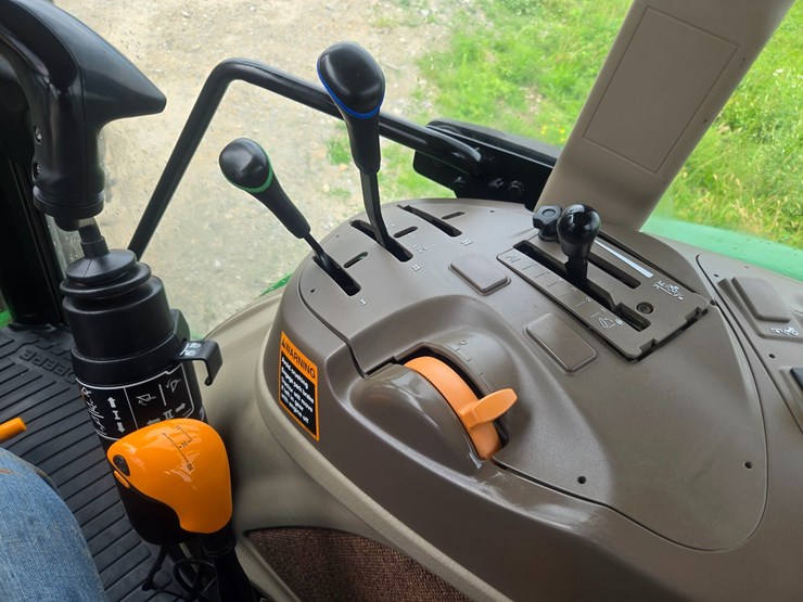 john-deere-6105d-image-39
