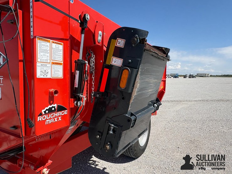 kuhn-knight-reel-auggie-ra130-feeder-wagon-image-15
