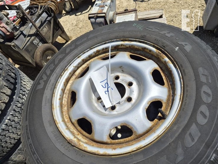 truck-tires-image-3