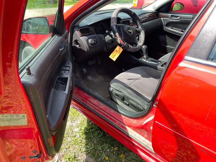 #2101-•-2013-chevy-impala-(has-wi-title)-image-17