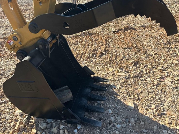 2025-caterpillar-305.5-image-9