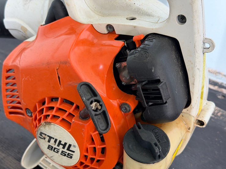 #6033-•-stihl-bg55-handheld-leaf-blower-image-3