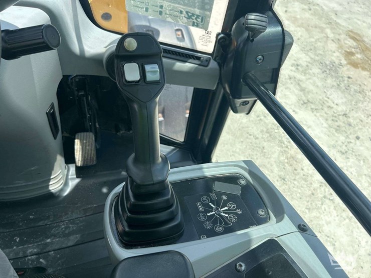 2018-caterpillar-908m-image-16