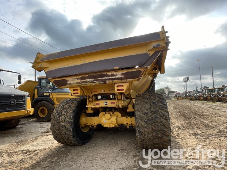 2023-deere-260e-image-2