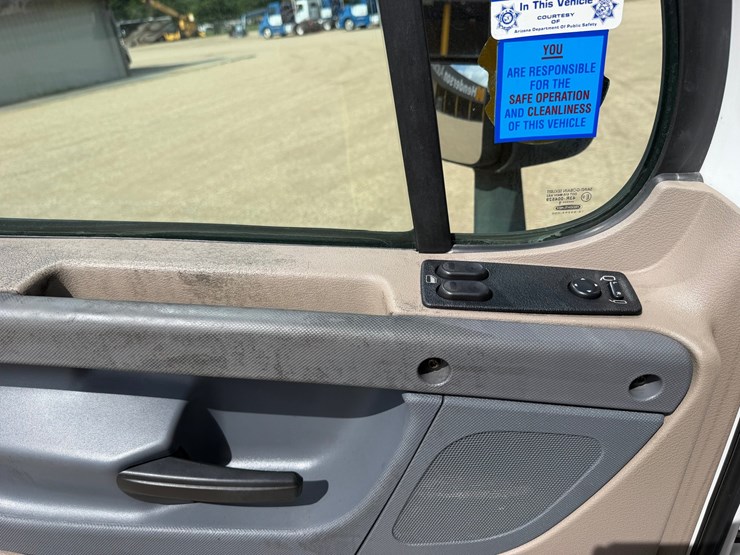 #16229-•-2017-freightliner-cascadia-px12506457-image-11