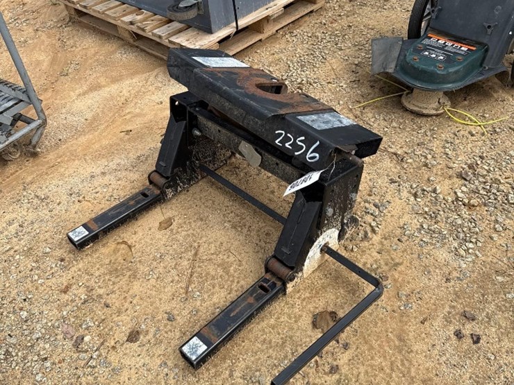2256---truck-bed-5th-wheel-hitch-image-2