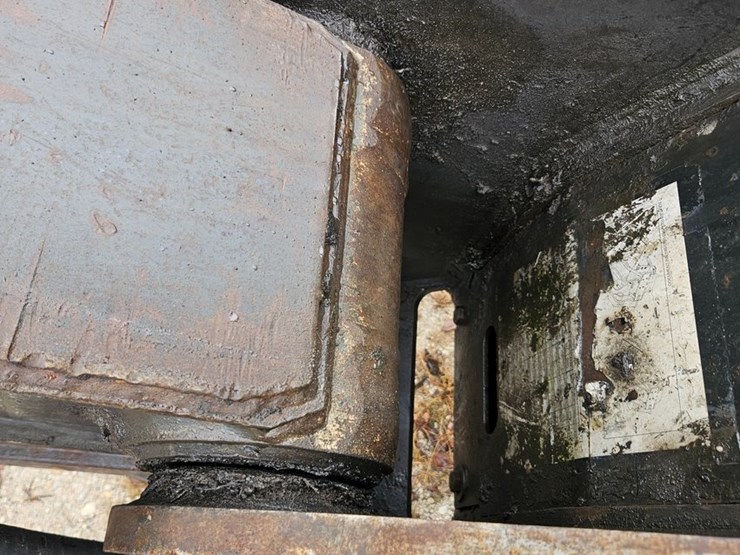 2010-deere-200d-lc-image-93