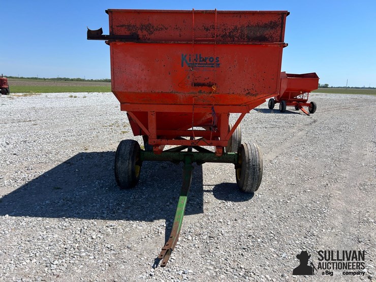 kilbros-350-gravity-flow-wagon-on-jd-running-gear-image-2