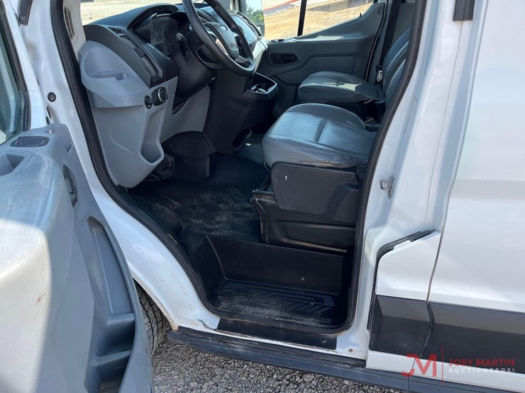 2019-ford-transit-image-19